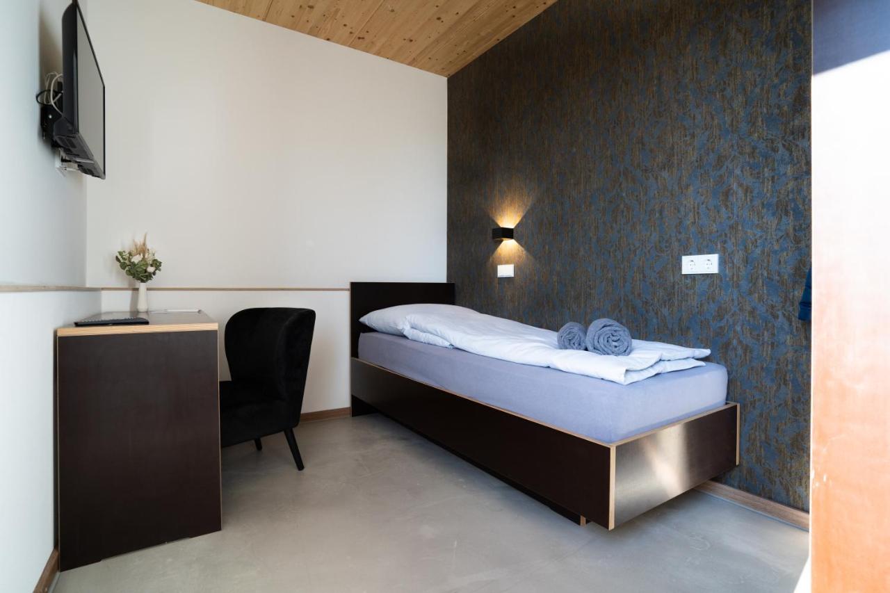Motel Q Zimmern ob Rottweil Exterior photo